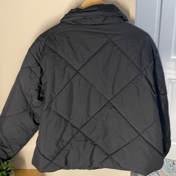 ANA black zip up puffer jacket - Picture 4 of 13